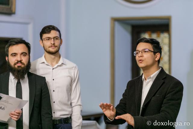 (Foto) „Prietenii Sfinților Trei Ierarhi” – Colindători la Reședința Mitropolitană 2021