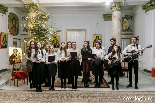 (Foto)  Studenți pentru Viață Iași – Colindători la Reședința Mitropolitană 2021