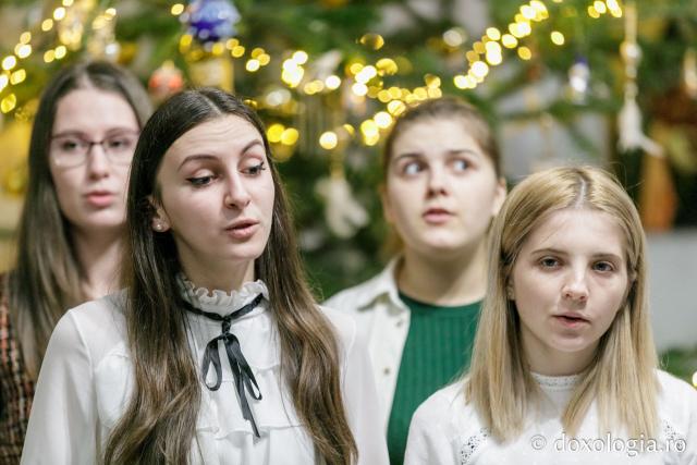 (Foto)  Studenți pentru Viață Iași – Colindători la Reședința Mitropolitană 2021