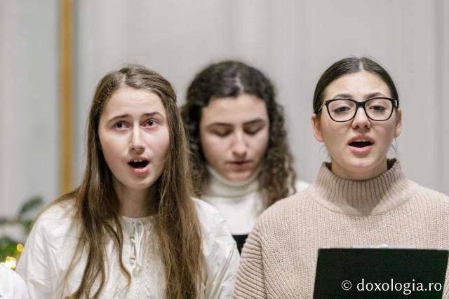 (Foto)  Studenți pentru Viață Iași – Colindători la Reședința Mitropolitană 2021