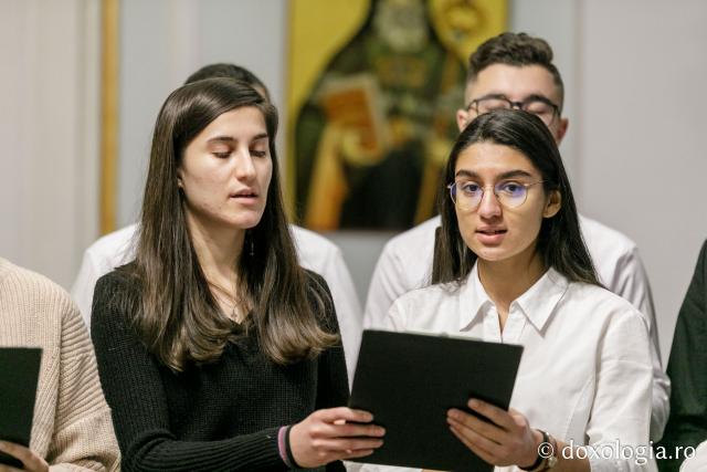 (Foto)  Studenți pentru Viață Iași – Colindători la Reședința Mitropolitană 2021