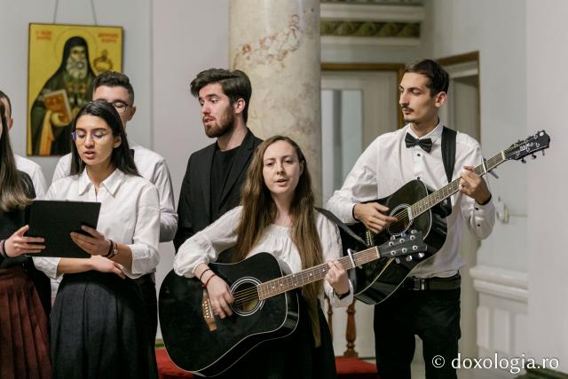 (Foto)  Studenți pentru Viață Iași – Colindători la Reședința Mitropolitană 2021