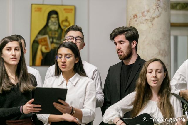 (Foto)  Studenți pentru Viață Iași – Colindători la Reședința Mitropolitană 2021