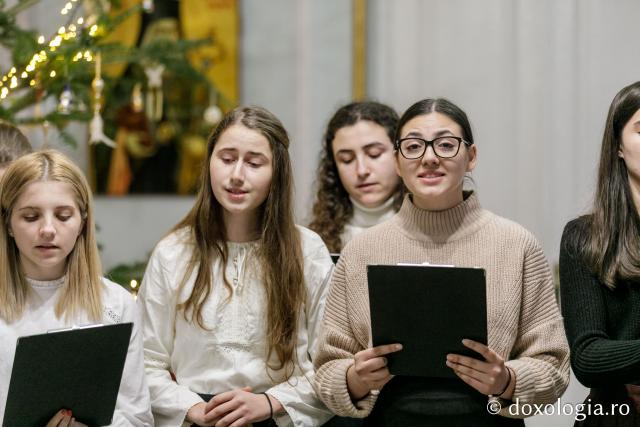(Foto)  Studenți pentru Viață Iași – Colindători la Reședința Mitropolitană 2021