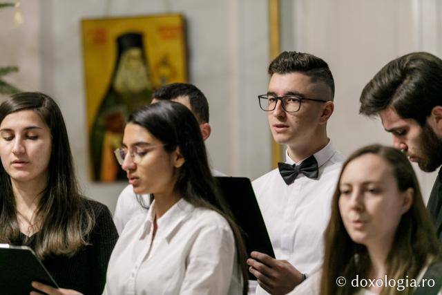 (Foto)  Studenți pentru Viață Iași – Colindători la Reședința Mitropolitană 2021
