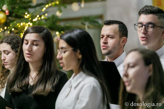 (Foto)  Studenți pentru Viață Iași – Colindători la Reședința Mitropolitană 2021
