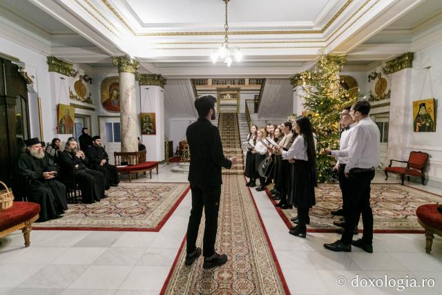 (Foto)  Studenți pentru Viață Iași – Colindători la Reședința Mitropolitană 2021
