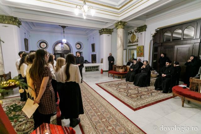 (Foto)  Studenți pentru Viață Iași – Colindători la Reședința Mitropolitană 2021