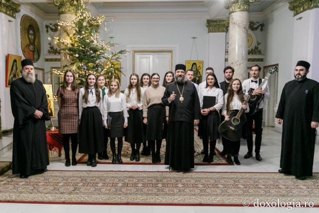 (Foto)  Studenți pentru Viață Iași – Colindători la Reședința Mitropolitană 2021