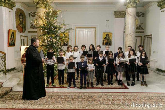 (Foto) Parohia Valea Adâncă – Colindători la Reședința Mitropolitană 2021