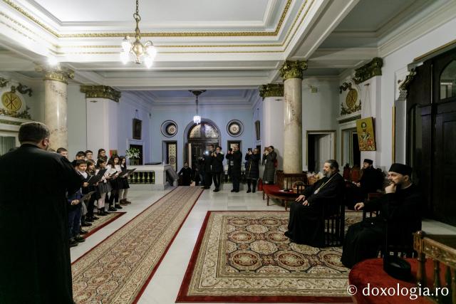 (Foto) Parohia Valea Adâncă – Colindători la Reședința Mitropolitană 2021
