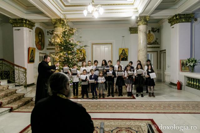 (Foto) Parohia Valea Adâncă – Colindători la Reședința Mitropolitană 2021