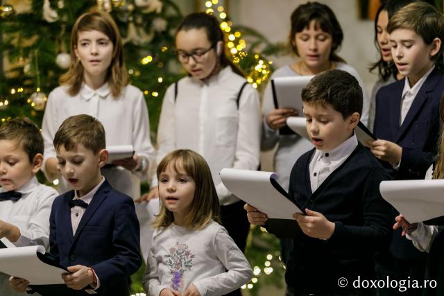(Foto) Parohia Valea Adâncă – Colindători la Reședința Mitropolitană 2021