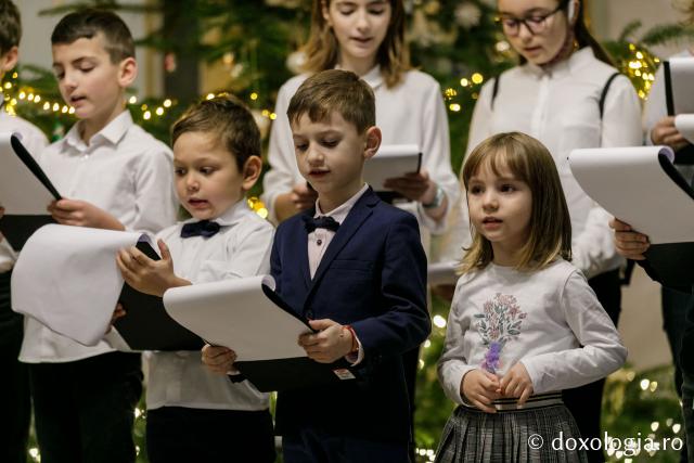 (Foto) Parohia Valea Adâncă – Colindători la Reședința Mitropolitană 2021