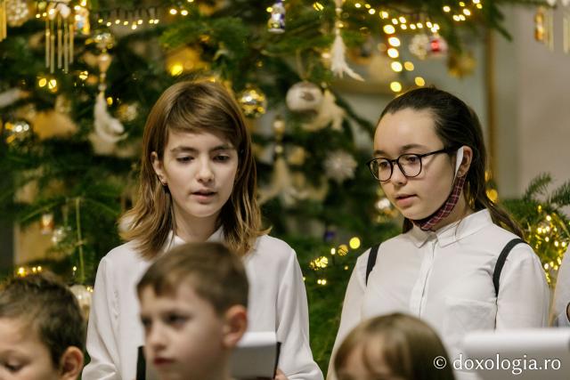 (Foto) Parohia Valea Adâncă – Colindători la Reședința Mitropolitană 2021