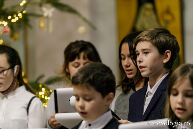 (Foto) Parohia Valea Adâncă – Colindători la Reședința Mitropolitană 2021