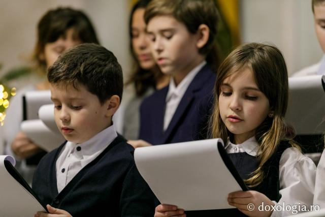 (Foto) Parohia Valea Adâncă – Colindători la Reședința Mitropolitană 2021