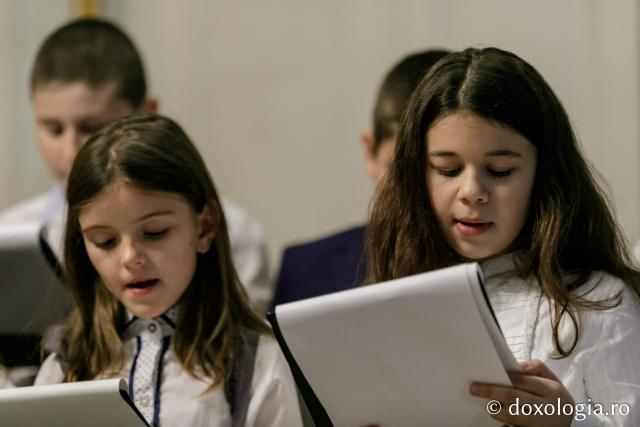 (Foto) Parohia Valea Adâncă – Colindători la Reședința Mitropolitană 2021
