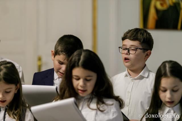 (Foto) Parohia Valea Adâncă – Colindători la Reședința Mitropolitană 2021