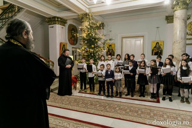 (Foto) Parohia Valea Adâncă – Colindători la Reședința Mitropolitană 2021