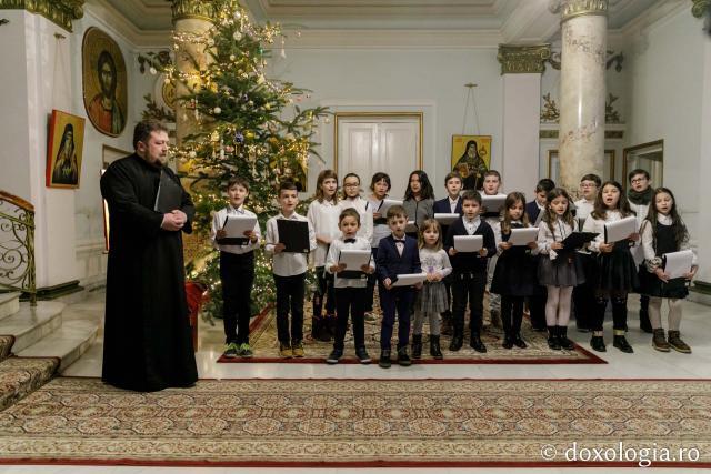 (Foto) Parohia Valea Adâncă – Colindători la Reședința Mitropolitană 2021