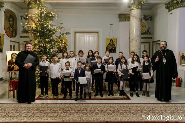 (Foto) Parohia Valea Adâncă – Colindători la Reședința Mitropolitană 2021