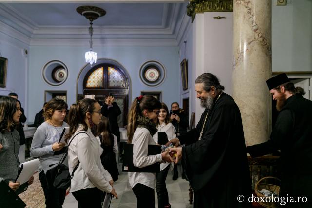(Foto) Parohia Valea Adâncă – Colindători la Reședința Mitropolitană 2021