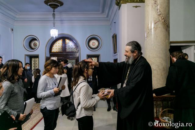(Foto) Parohia Valea Adâncă – Colindători la Reședința Mitropolitană 2021