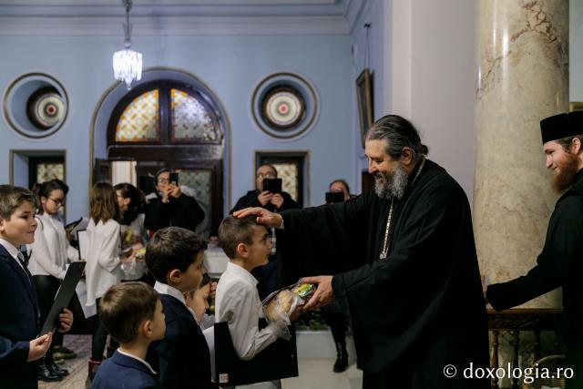 (Foto) Parohia Valea Adâncă – Colindători la Reședința Mitropolitană 2021
