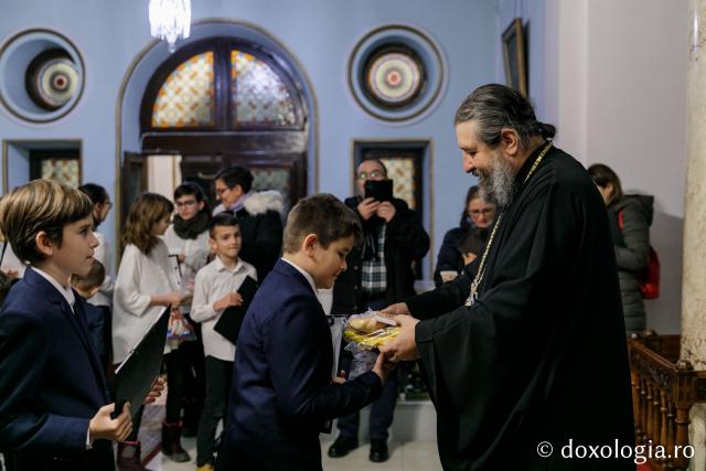 (Foto) Parohia Valea Adâncă – Colindători la Reședința Mitropolitană 2021