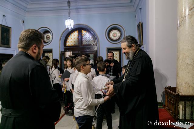 (Foto) Parohia Valea Adâncă – Colindători la Reședința Mitropolitană 2021