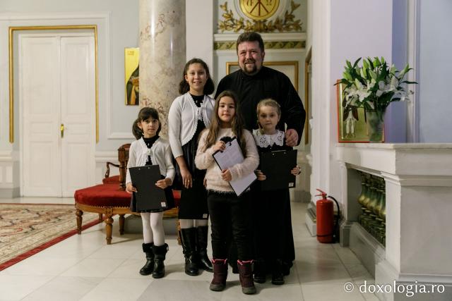 (Foto) Parohia Valea Adâncă – Colindători la Reședința Mitropolitană 2021