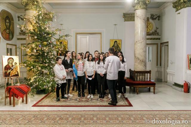 (Foto) Parohia Slobozia-Voinești – Colindători la Reședința Mitropolitană 2021