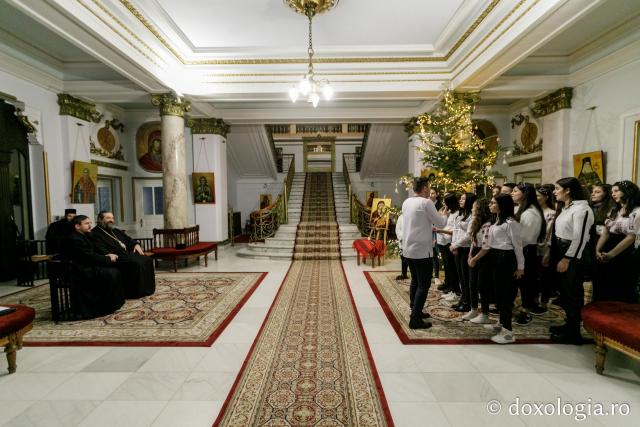 (Foto) Parohia Slobozia-Voinești – Colindători la Reședința Mitropolitană 2021