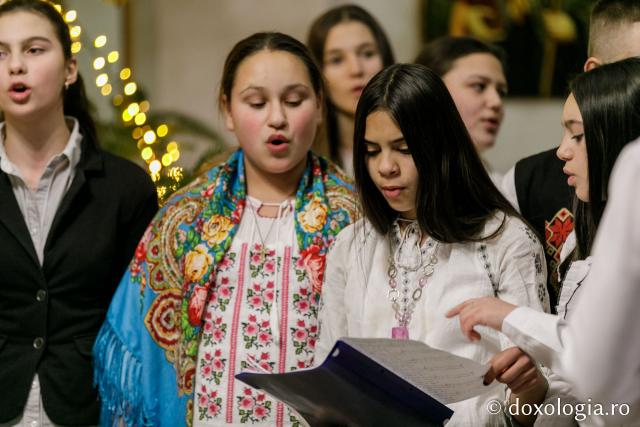 (Foto) Parohia Slobozia-Voinești – Colindători la Reședința Mitropolitană 2021