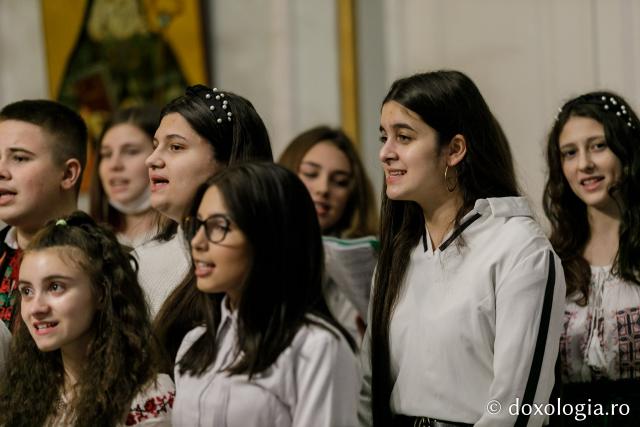 (Foto) Parohia Slobozia-Voinești – Colindători la Reședința Mitropolitană 2021