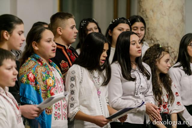 (Foto) Parohia Slobozia-Voinești – Colindători la Reședința Mitropolitană 2021