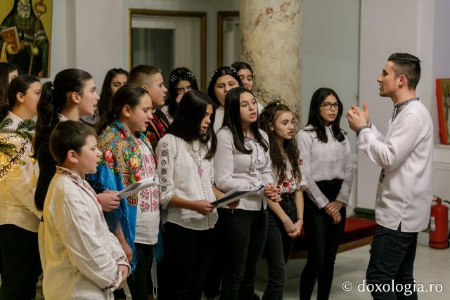 (Foto) Parohia Slobozia-Voinești – Colindători la Reședința Mitropolitană 2021