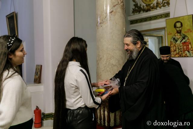 (Foto) Parohia Slobozia-Voinești – Colindători la Reședința Mitropolitană 2021