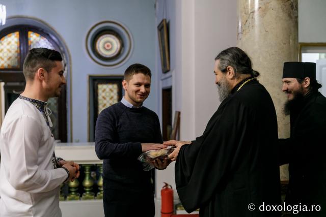(Foto) Parohia Slobozia-Voinești – Colindători la Reședința Mitropolitană 2021