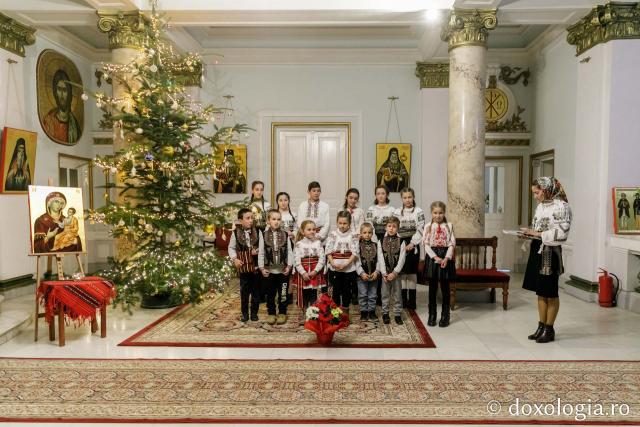 (Foto) Parohia Șerbești – Colindători la Reședința Mitropolitană 2021