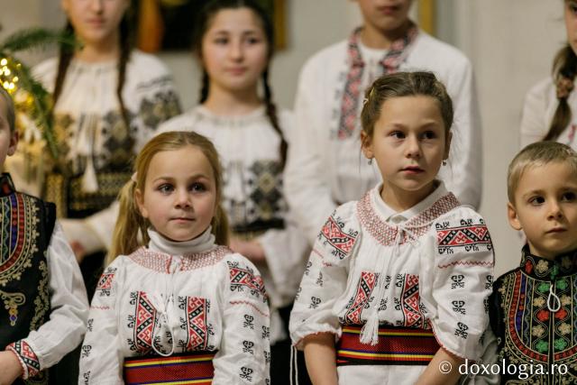 (Foto) Parohia Șerbești – Colindători la Reședința Mitropolitană 2021