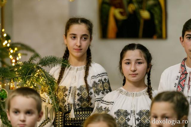 (Foto) Parohia Șerbești – Colindători la Reședința Mitropolitană 2021