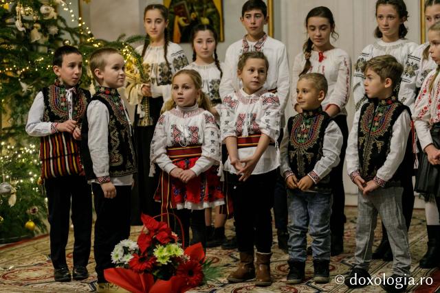 (Foto) Parohia Șerbești – Colindători la Reședința Mitropolitană 2021