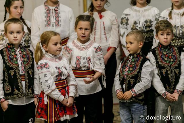 (Foto) Parohia Șerbești – Colindători la Reședința Mitropolitană 2021