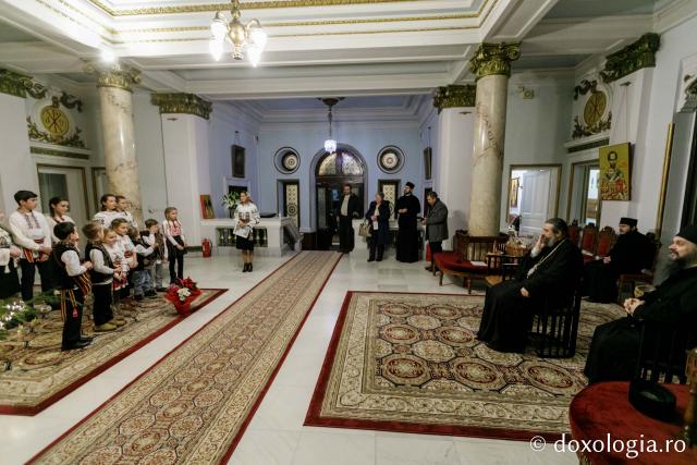 (Foto) Parohia Șerbești – Colindători la Reședința Mitropolitană 2021