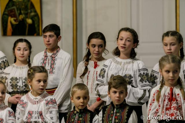 (Foto) Parohia Șerbești – Colindători la Reședința Mitropolitană 2021