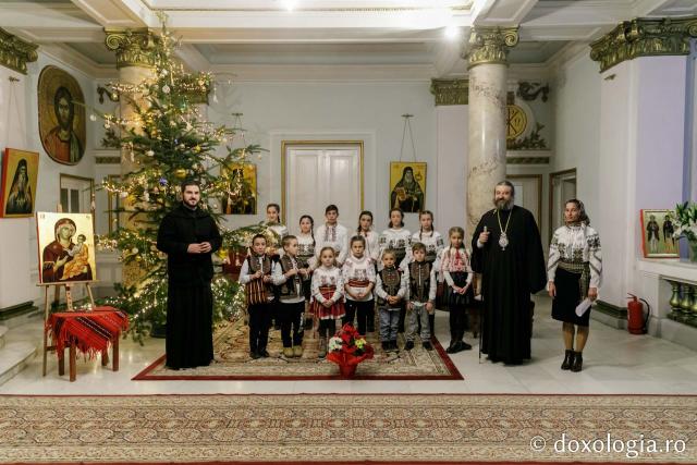 (Foto) Parohia Șerbești – Colindători la Reședința Mitropolitană 2021