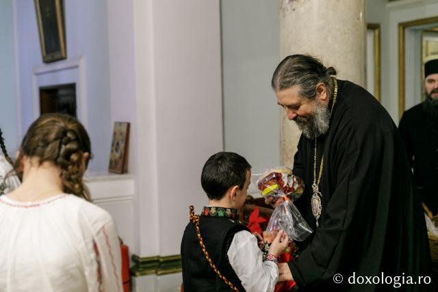 (Foto) Parohia Șerbești – Colindători la Reședința Mitropolitană 2021