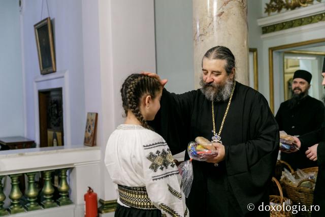 (Foto) Parohia Șerbești – Colindători la Reședința Mitropolitană 2021